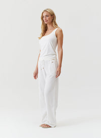 camille-white-tank_model_2025_F