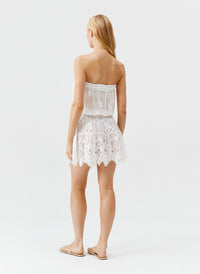 isla-white-dress_model_2025_B