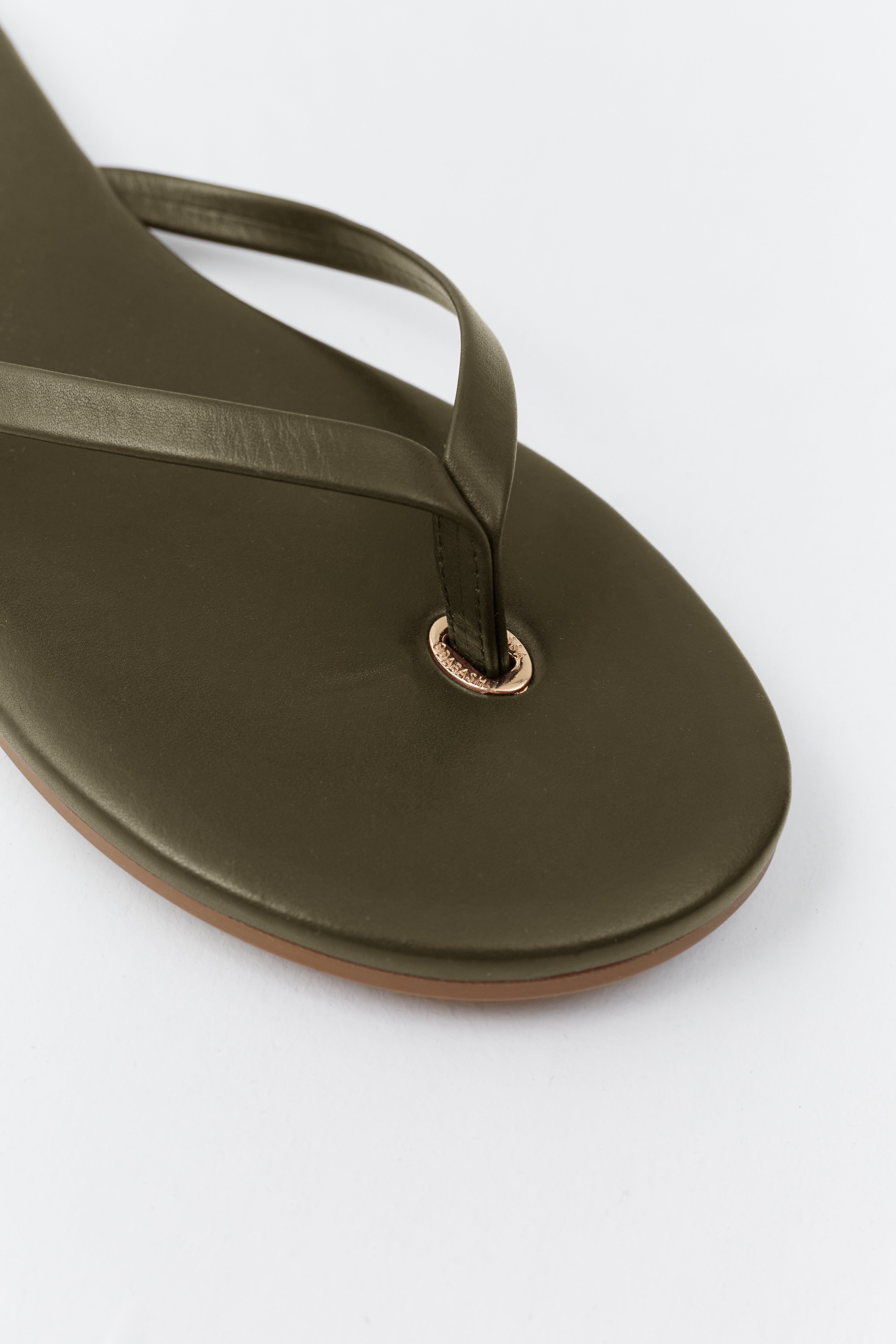 【美品】CLINCH Thong sandal Latigo OD オリーブ Sandals Olive | Official US Site