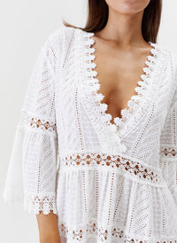 victoria-white-kaftan_closeup