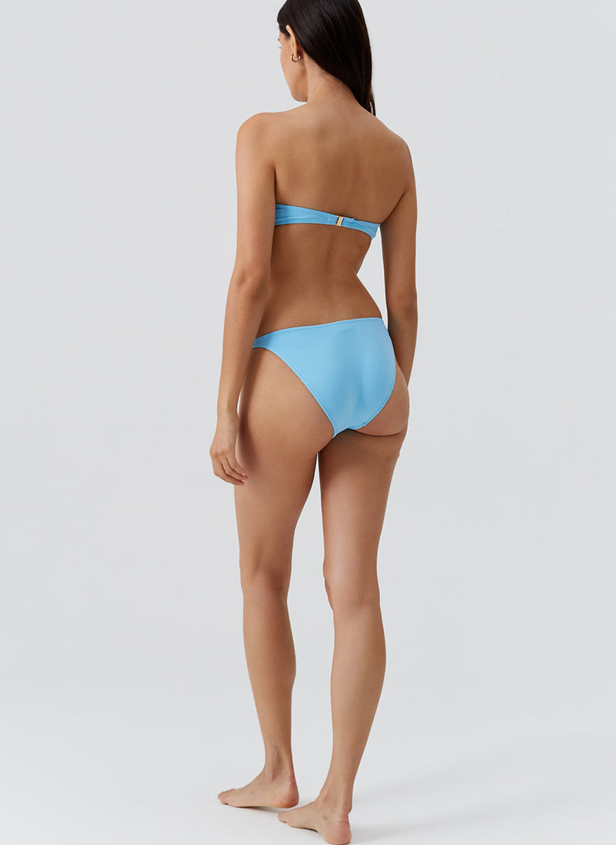 alba-celeste-bikini_model_2026_B 