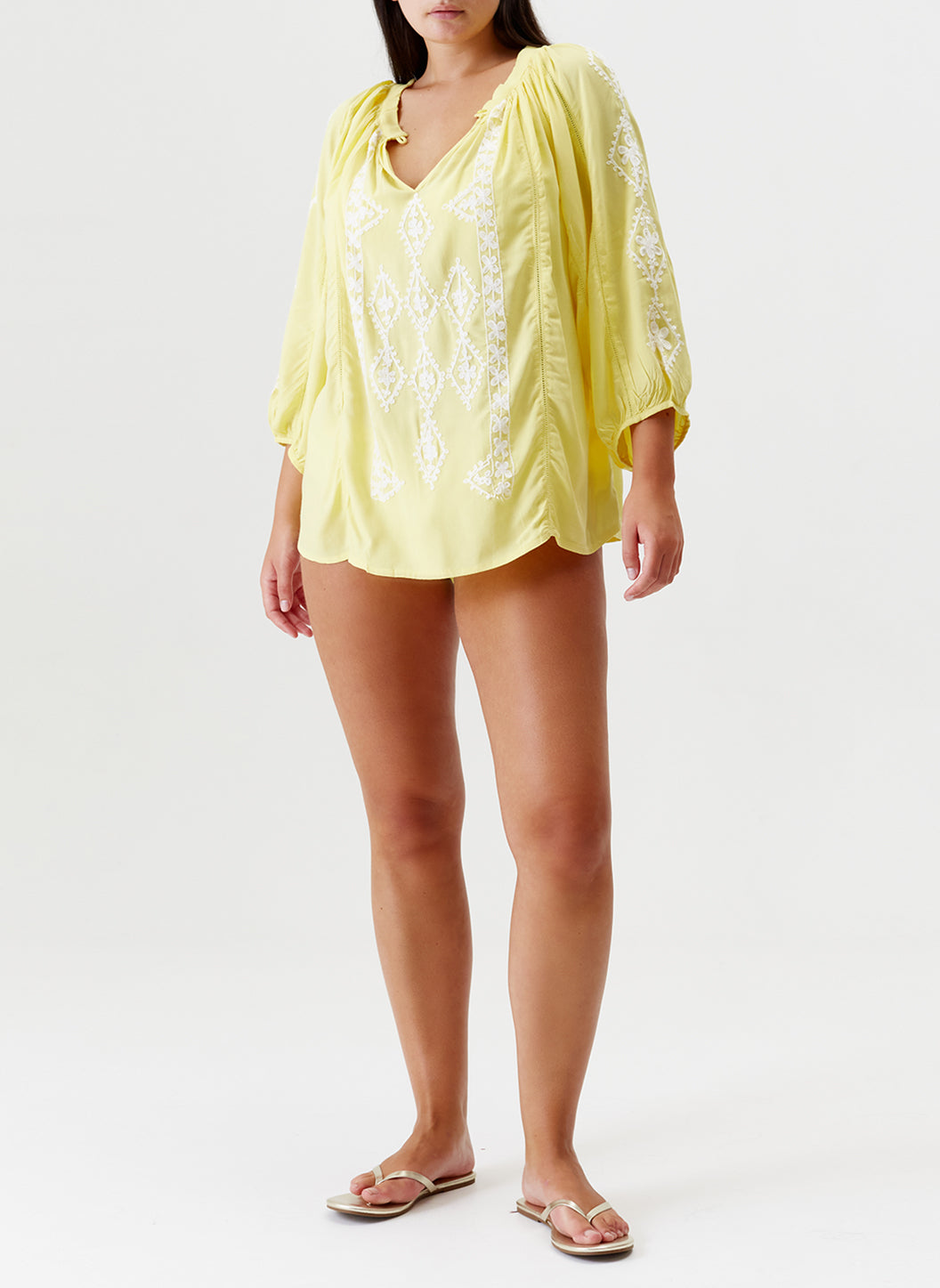 aliya-yellow-white-shirt_curvemodel_2024_F JPG