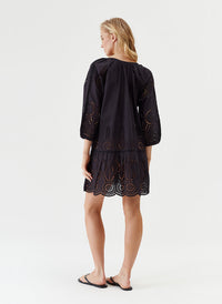 ashley-black-kaftan_model_2025_B 