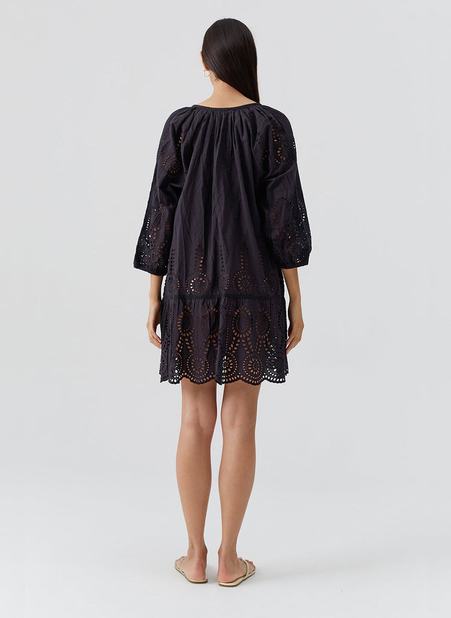 ashley-black-kaftan_model_2026_B 