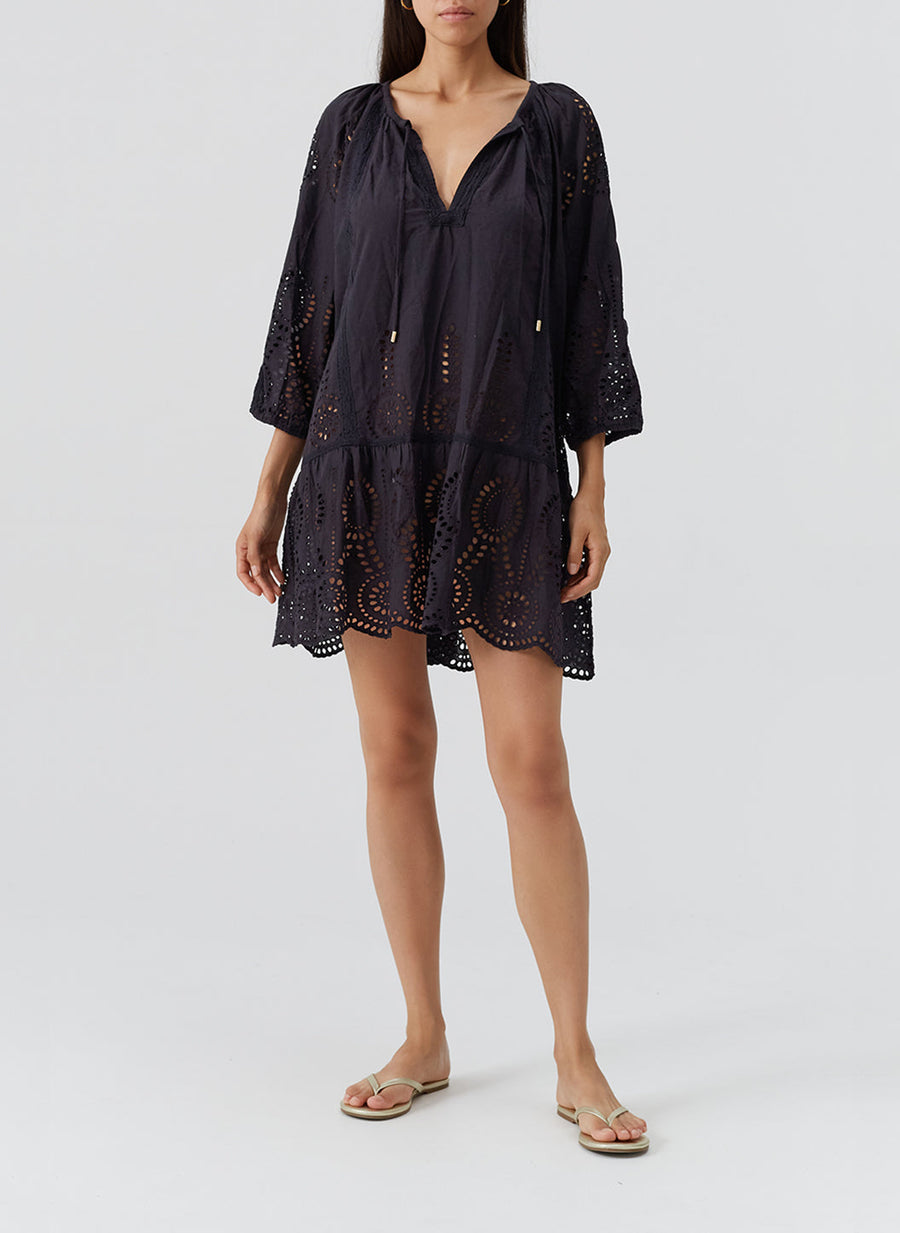 ashley-black-kaftan_model_2026_F 