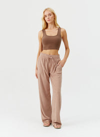 betty-almond-trouser_model_2025_P 