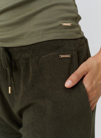 betty-olive-trousers_closeup 