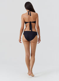 brussels-black-bikini_model_2026_B 