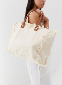 cap-ferrat-beige-tote_model 