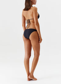 caracas-black-bikini_model_2024_B
