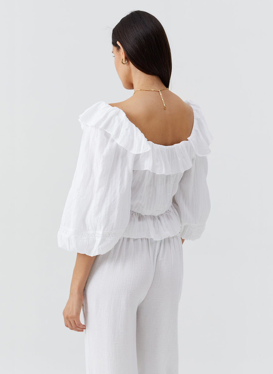 corrine-white-top_model_2026_B 