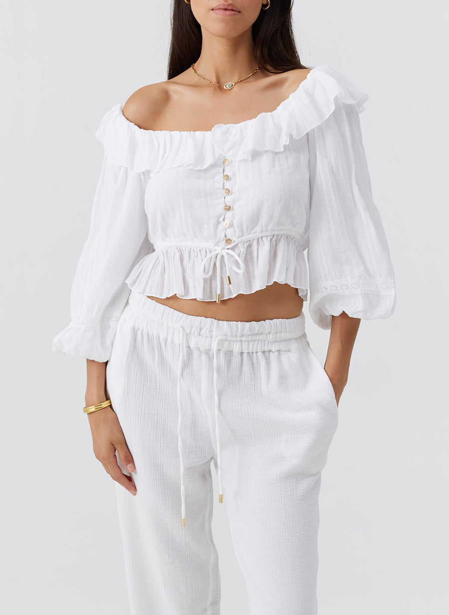 corrine-white-top_model_2026_F2 