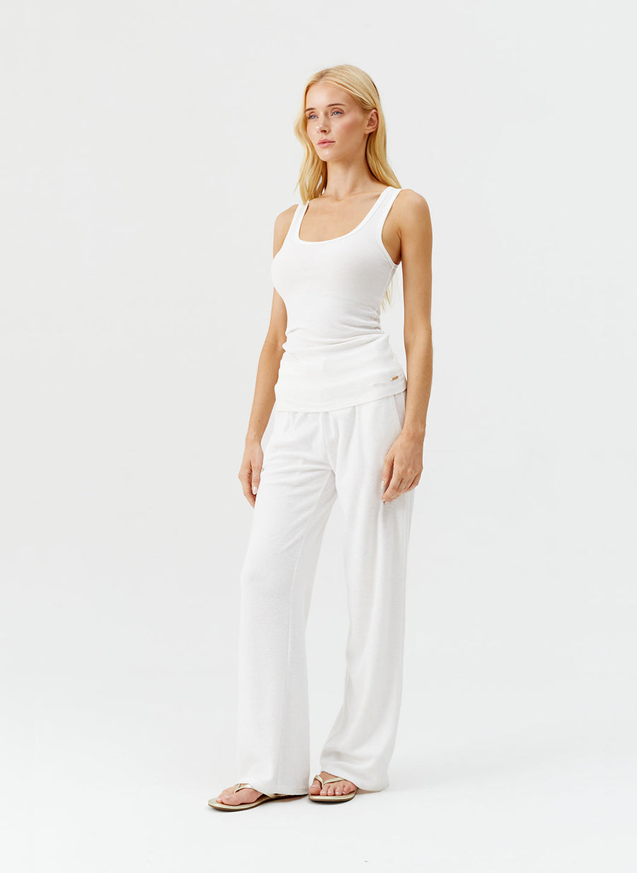 exclusive-cora-white-ribbed-vest-top_model_2025_F 