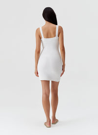 finola-white-dress_models_2027_B 