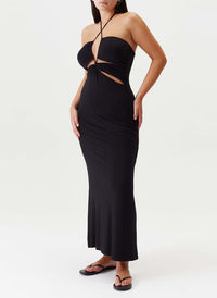 giana-black-dress_curvemodel_2024_F JPG