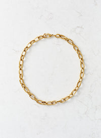 gold-chunky-chain-necklace_studio_image 