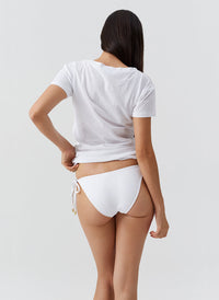 hadley-white-tshirt_model_2026_B 