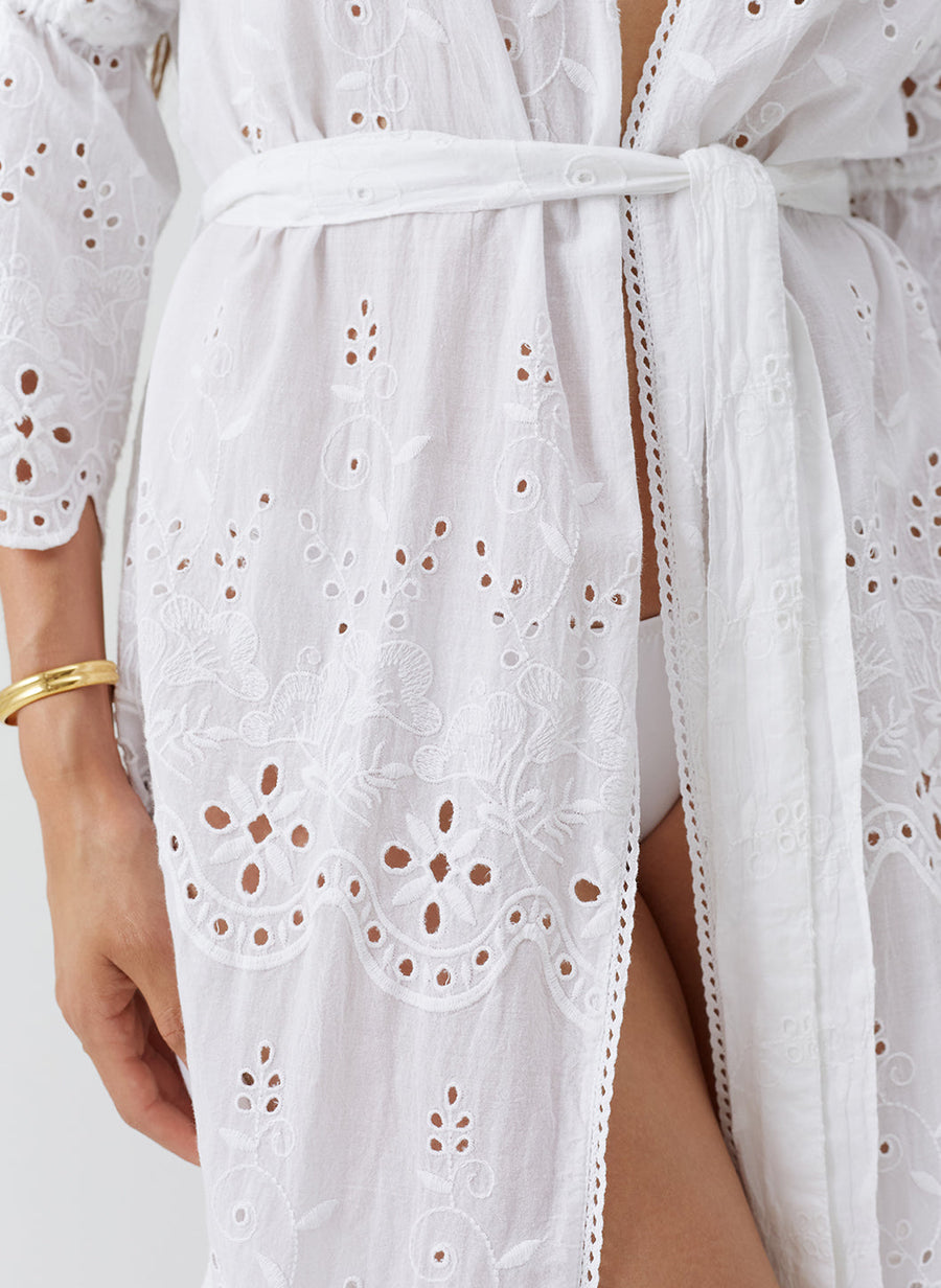 imogen-white-kaftan_closeup 