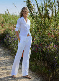 krissy-white-trouser_lifestyle_2025 