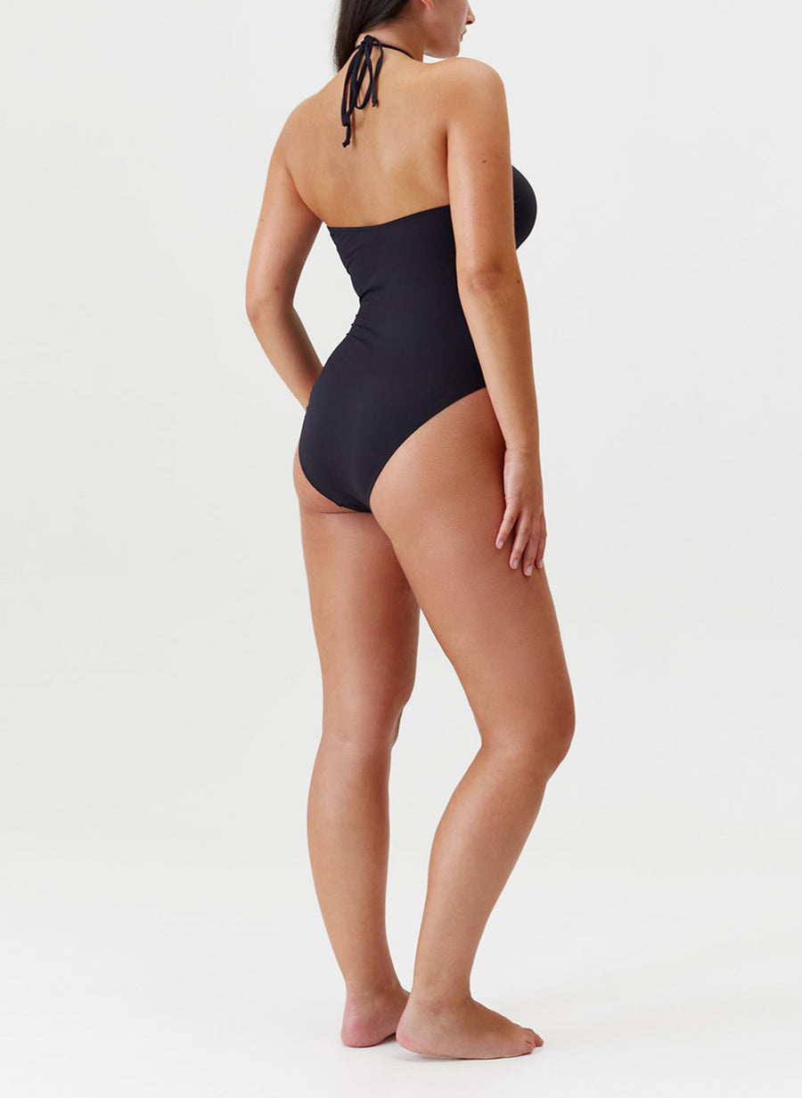 lampedusa-black-swimsuit_curvemodel_2024_B