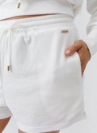 laura-white-shorts_closeup 