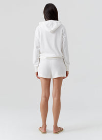 laura-white-shorts_model_2026_B 