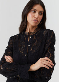 leila-black-dress_model_2026_closeup_3 