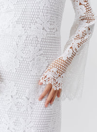 lettie-white-dress_model_2026_closeup 