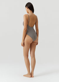 maui-chain-swimsuit_models_2026_B 
