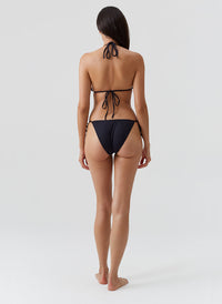 miami-black-bikini_model_2026_B 
