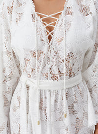 nina-white-flowers-kaftan_models_2027_closeup 