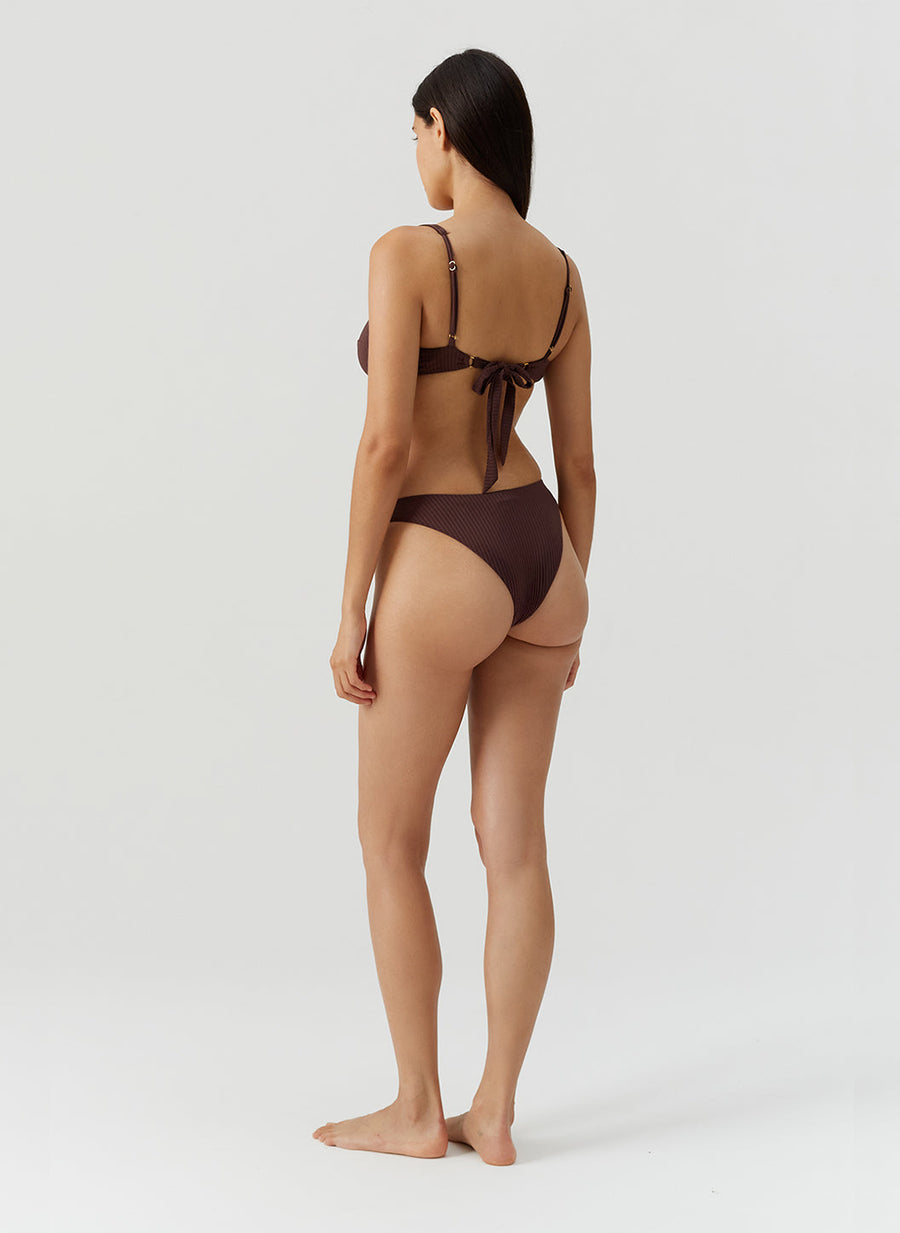 noto-brown-ribbed-bikini_models_2026_B 