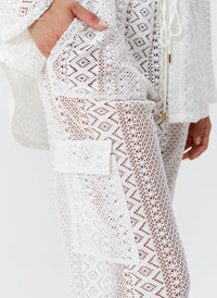 odette-ivory-trousers_model_2027_closeup 
