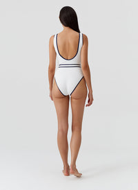 rio-white-ridges-swimsuit_model_2026_B 