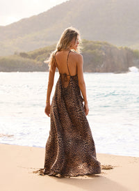 sage-cheetah-dress_lifestyle_2026_3 