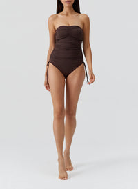 sydney-brown-swimsuit_models_2026_F 