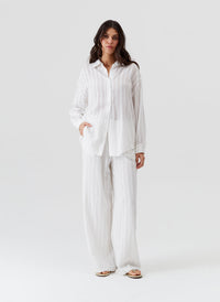 trisha-white-trousers_model_2026_F2 