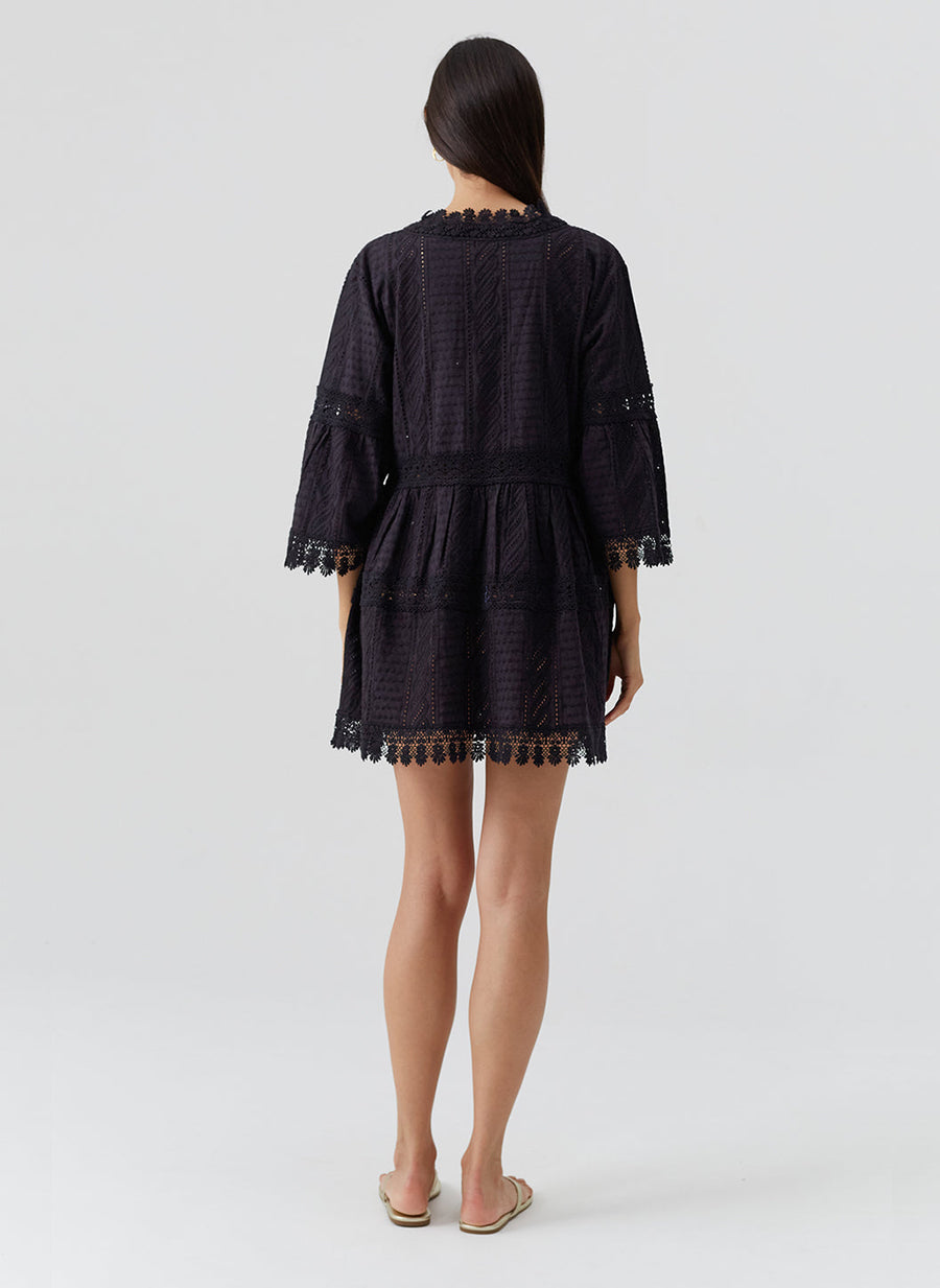 victoria-black-kaftan_model_2026_B 