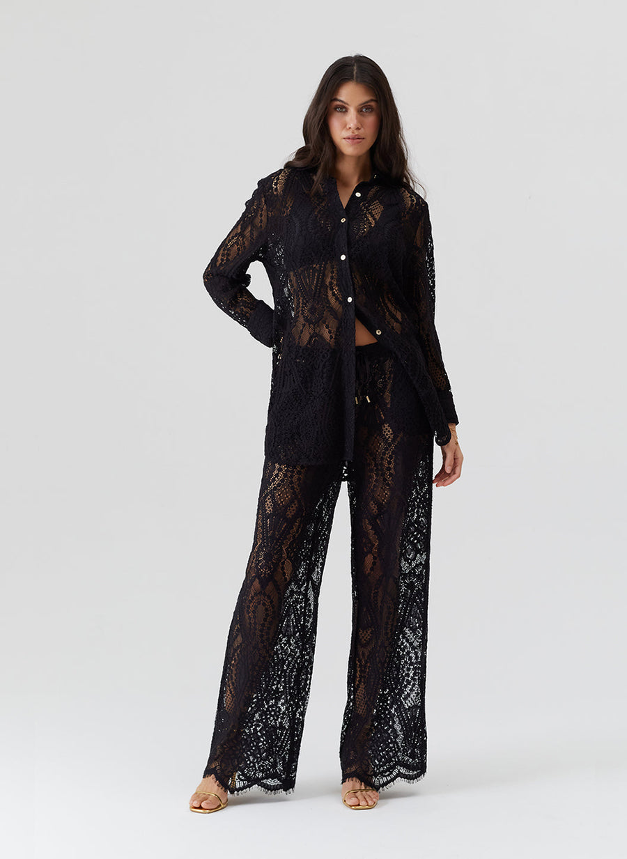 zahra-black-trousers_model_2026_F2 